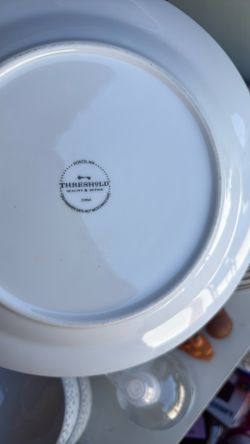 Snowflake Pattern Dinnerware Set with Silver Trim 4 MUGS 4 BOWLS 12 DINNER PLATES 2 SALAD PLATES