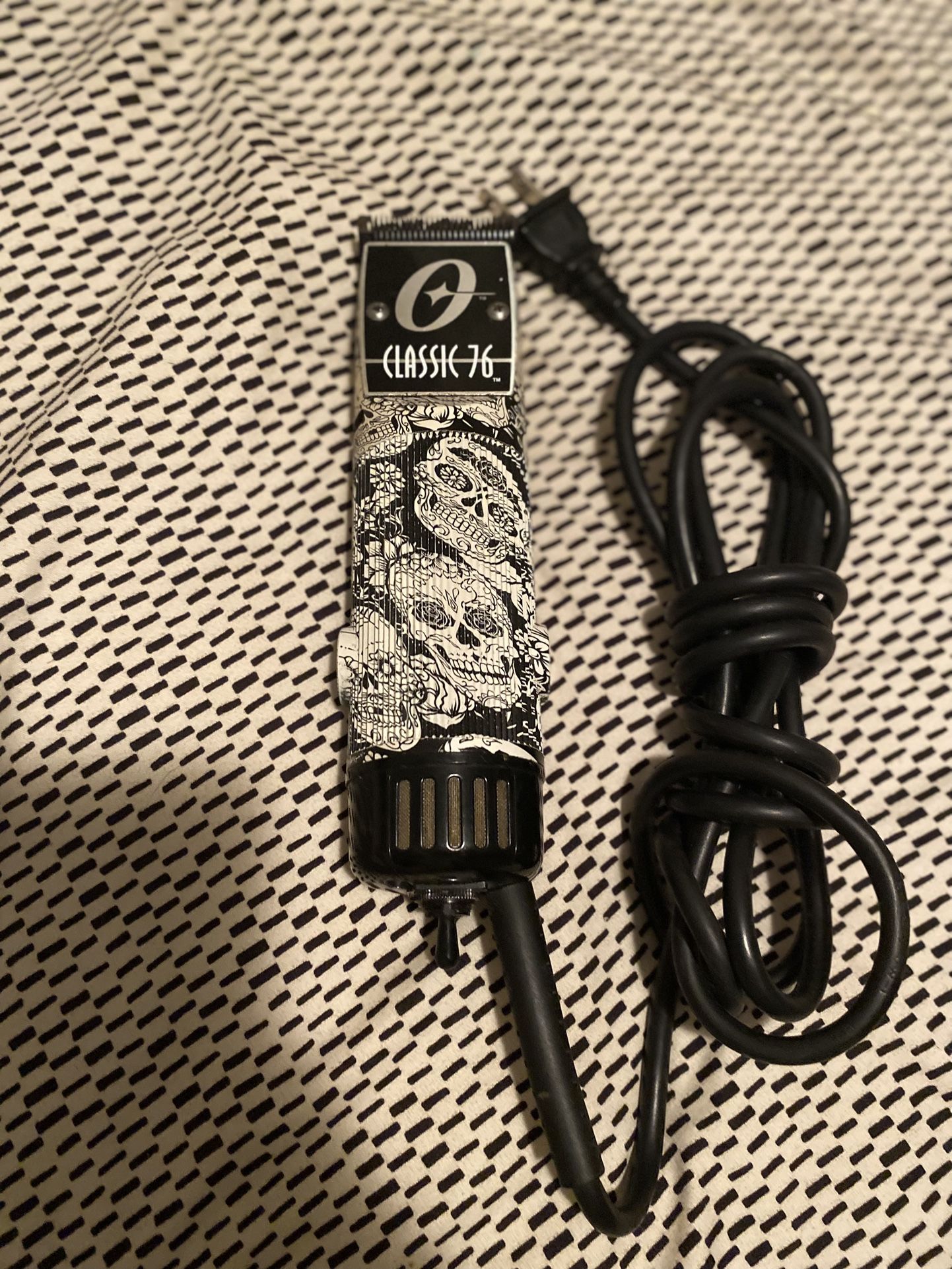 Oster 76097-117 Skull Design Clipper
