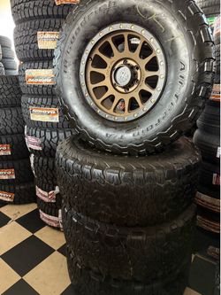 Vendo set de rines nuevos 17x9 de ancho de 6-135 lugs con llantas 315/70/R17 Bfgoodrich