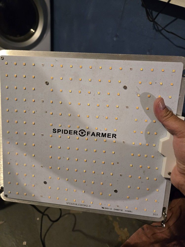 Grow Light Spiderfarm Sf1000