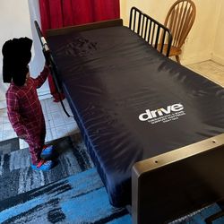 New Drivr Hospital Bed Never Used Model #1S(contact info removed)72
