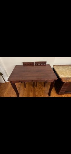 Kids table & 2 chairs