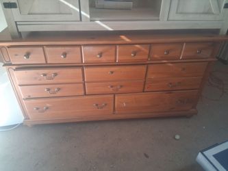 Project dresser and end tables night stand  missing a know or 2 but made usa and solid