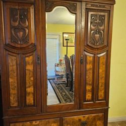 Armoire Vintage