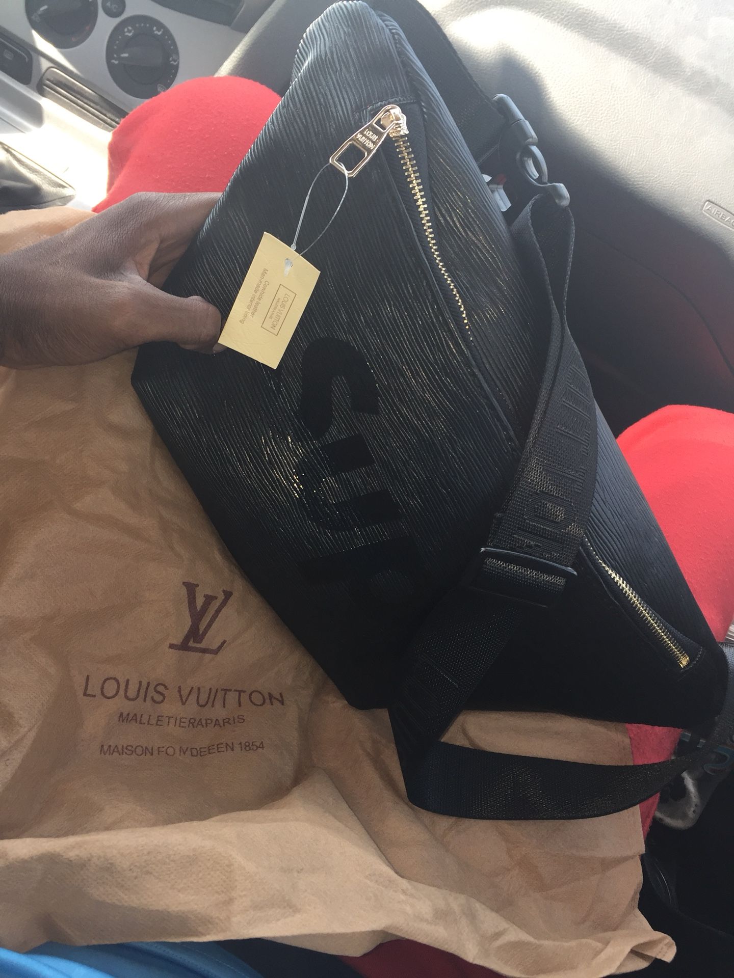 BRANDNEW Louis Vuitton SUPREME satchel $80