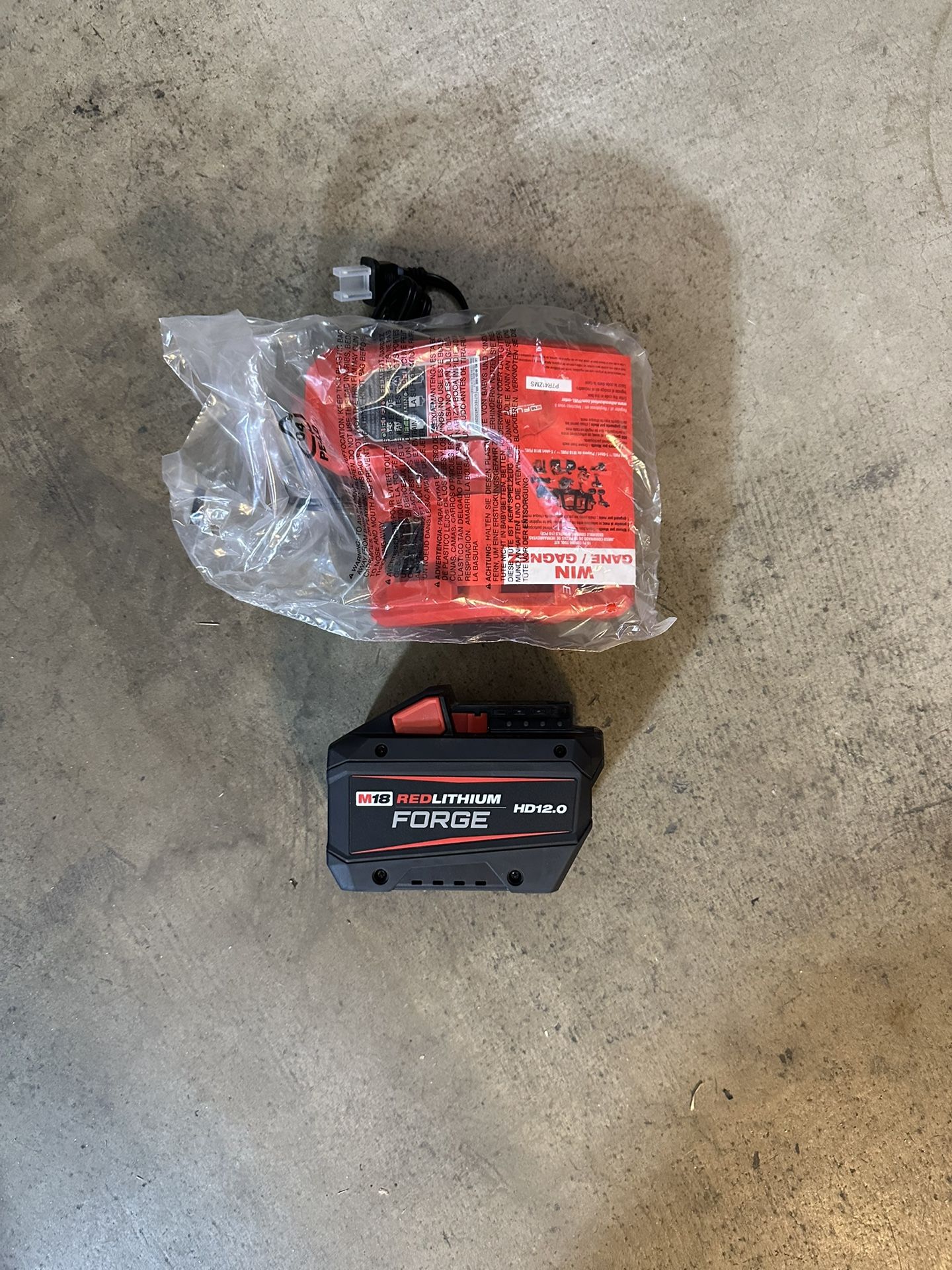 MILWAUKEE M18 FORGE 12.0 BATTERY & RAPID CHARGER