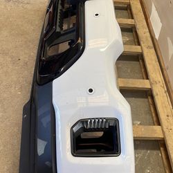 front bumper 2019-2023 gmc sierra HD 2(contact info removed) summit white great condition. has brackets.