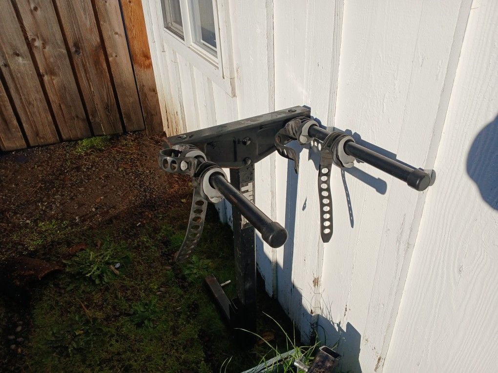 THULE 1 1/4 Hitch Mount 2 Bike Rack