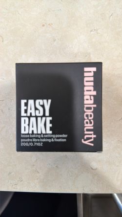 Huda Beauty Easy Bake Loose Setting Powder