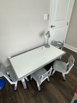 Kids table with lamp