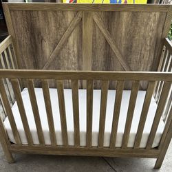 Baby Crib With Changing Table 