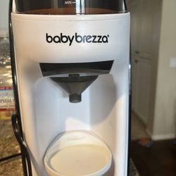 Baby Brezza formula maker
