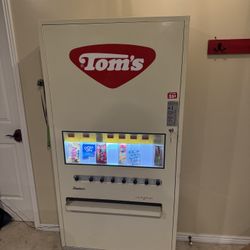Functional Tom’s Snack Vending Machine 