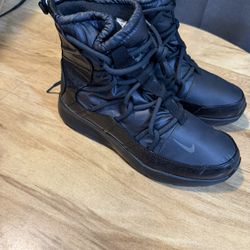 New Nike Tanjun High Rise Boot Black Size 9