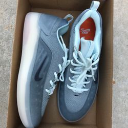 Nyjah 4 Glacier Blue Size 8.5