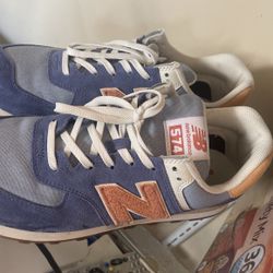 Closet cleanout Purses shoes clothes all got  to go  sale on august 20 2022 at 1500 virginia  gary  indiana  Time  10:00 until  all gone  