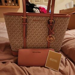 Michael Kors Large Jet Set Purse And Matching Wallet 