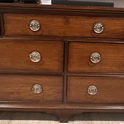 Ethan Allen Dresser With Mirror