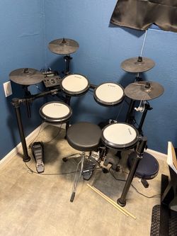 Donner DED-200 Electric Drum Set/ Mesh Drum Pads