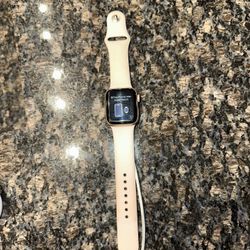 Apple Watch Series 5 (GPS, 40mm) - Gold Aluminum with Pink Sand Sport Band