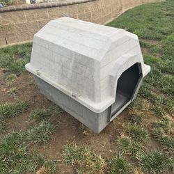 XL Dog House