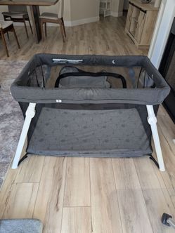 Guava Lotus Travel Crib