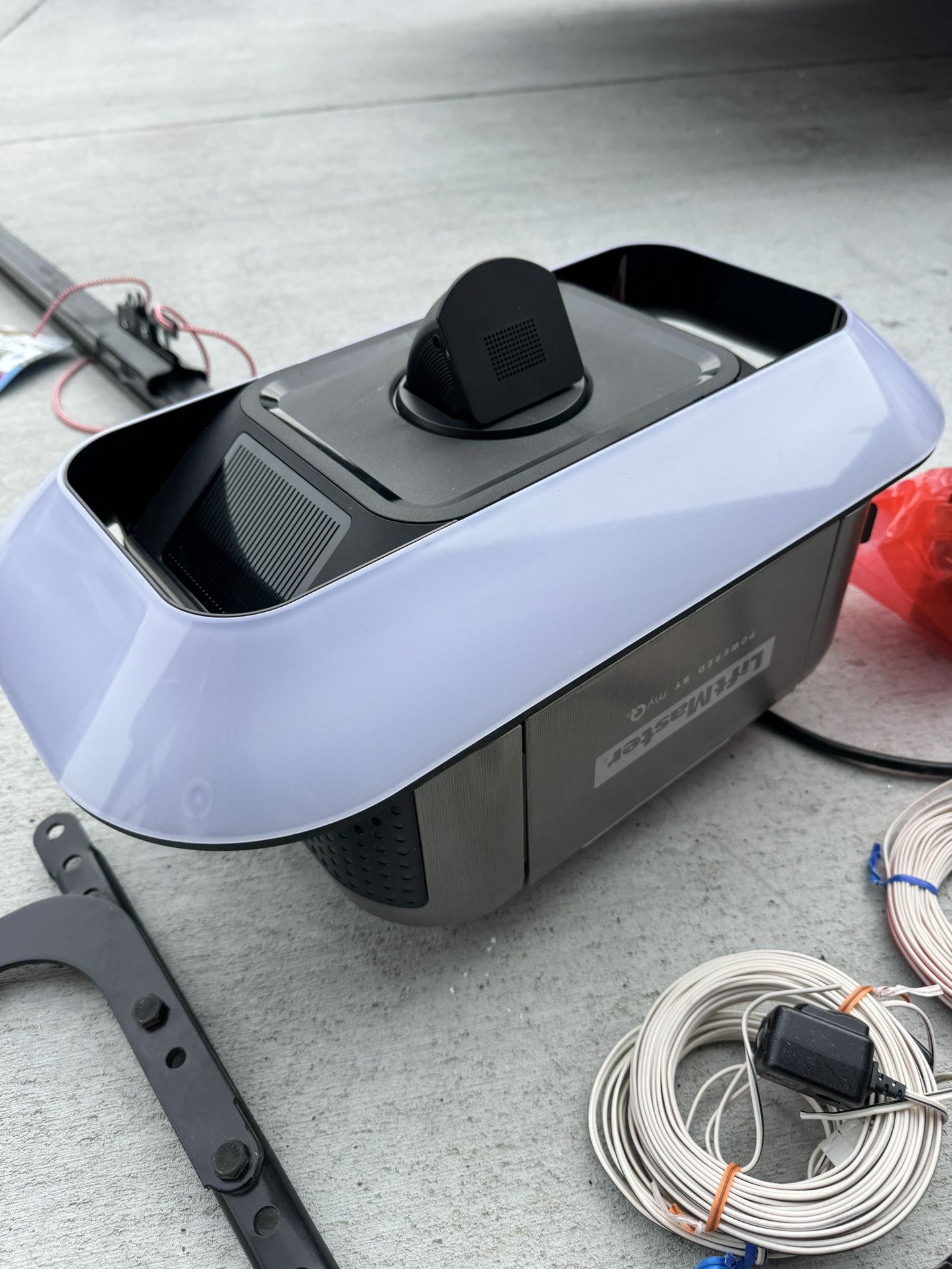 Liftmaster 87504-267 Secure View Ultra Quiet Belt Drive Garage Opener W/camera MyQ Like New - $250