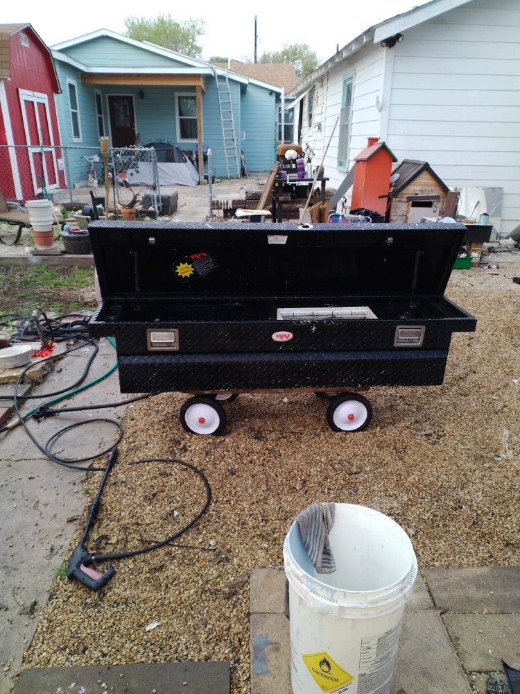 Truck Toolbox RKI Has Key 70in for Sale in San Antonio, TX OfferUp