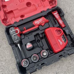 Milwaukee M12 FUEL ProPEX Pex Expander Tool Kit w/ 3x 1/2 in. - 1 in. RAPID SEAL ProPEX Expander Heads Battery & Charger  $399 