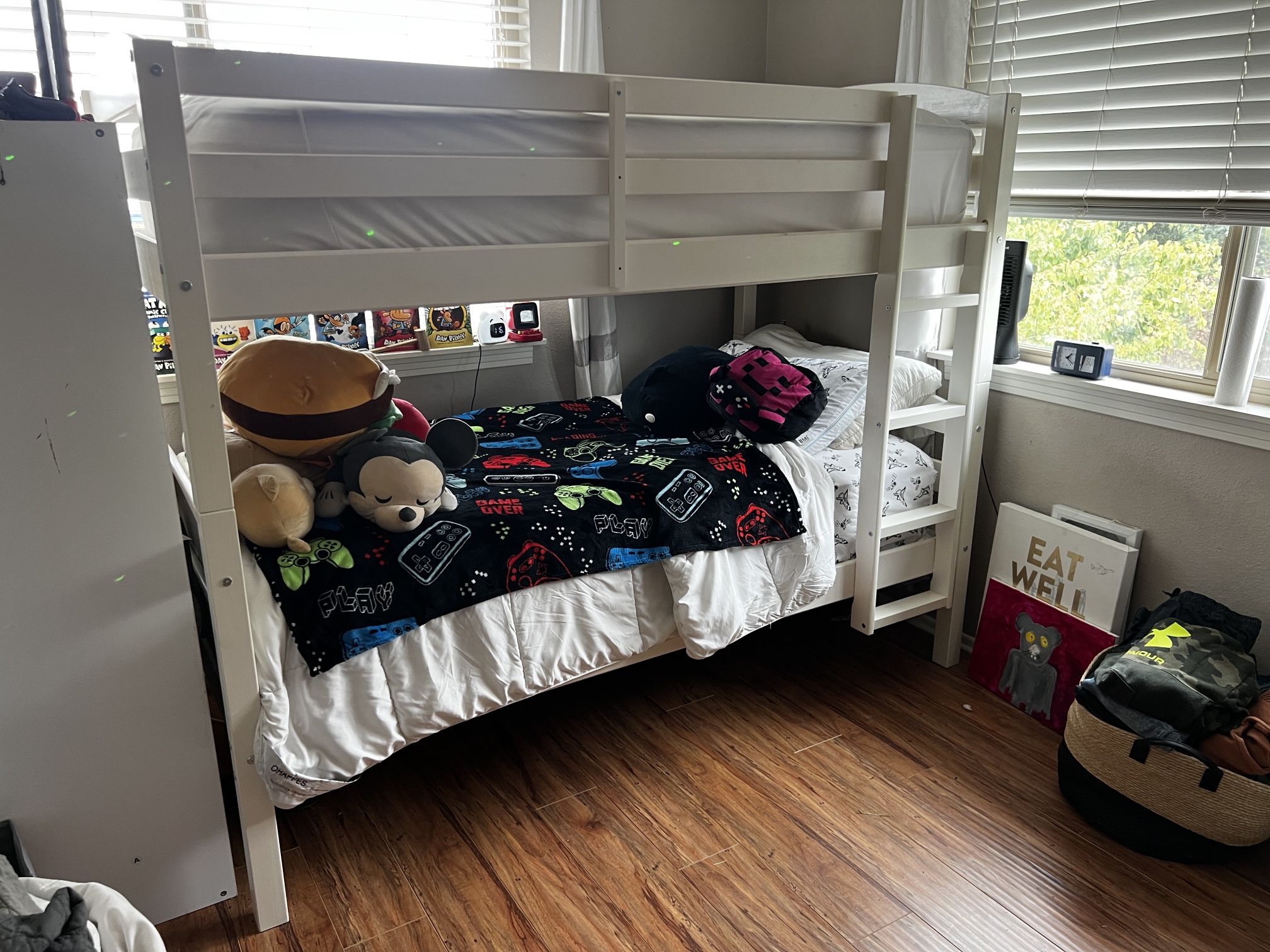 Better homes & garden Twin Bunkbed