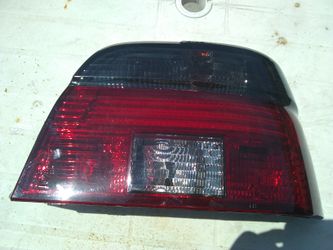 97-2000 BMW 5series passenger side tail light