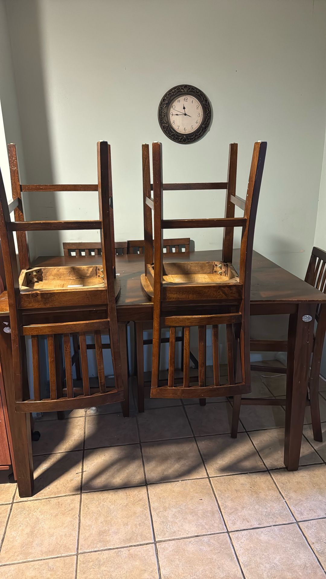 Kitchen table with 6 chairs