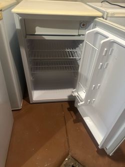 Mini refrigerator