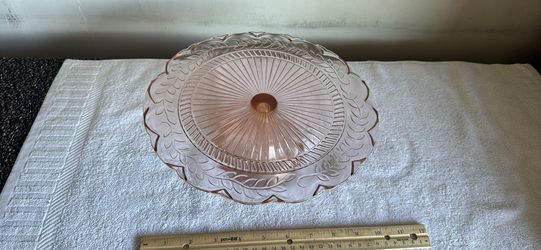 Glass dessert/cake holder