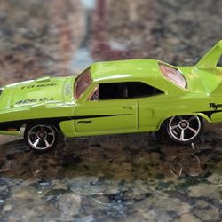 Loose-2012 Hot Wheels 70 PLYMOUTH SUPERBIRD Lime Green 88/247 Muscle Mania Mopar
