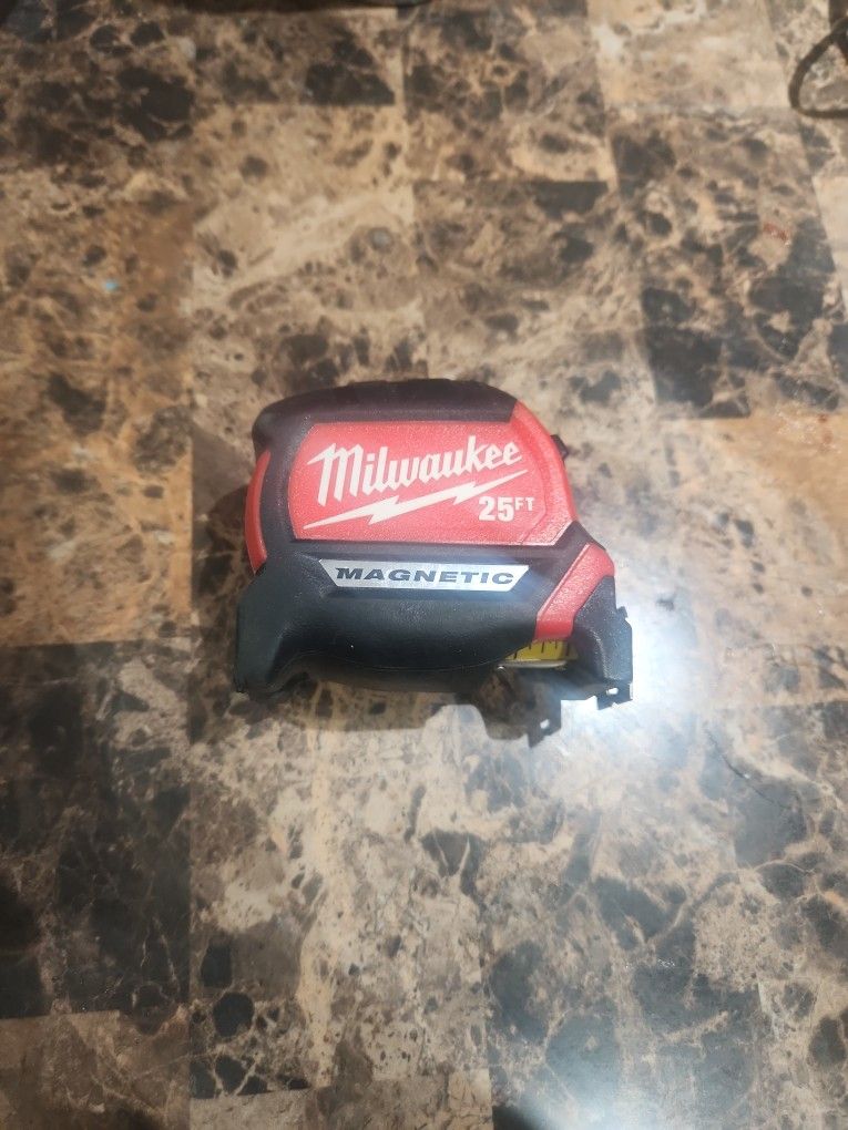 Milwaukee Magentic Tape