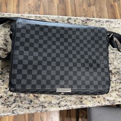 Louis Vuitton Messenger/Crossbody/Computer Bag 