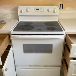 Range Electric And Conventional Oven