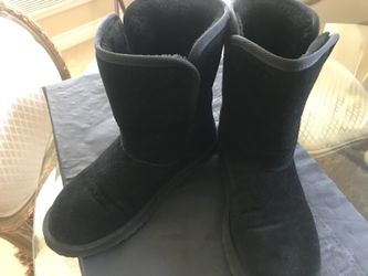 Boots size 8 (warm & comfy)