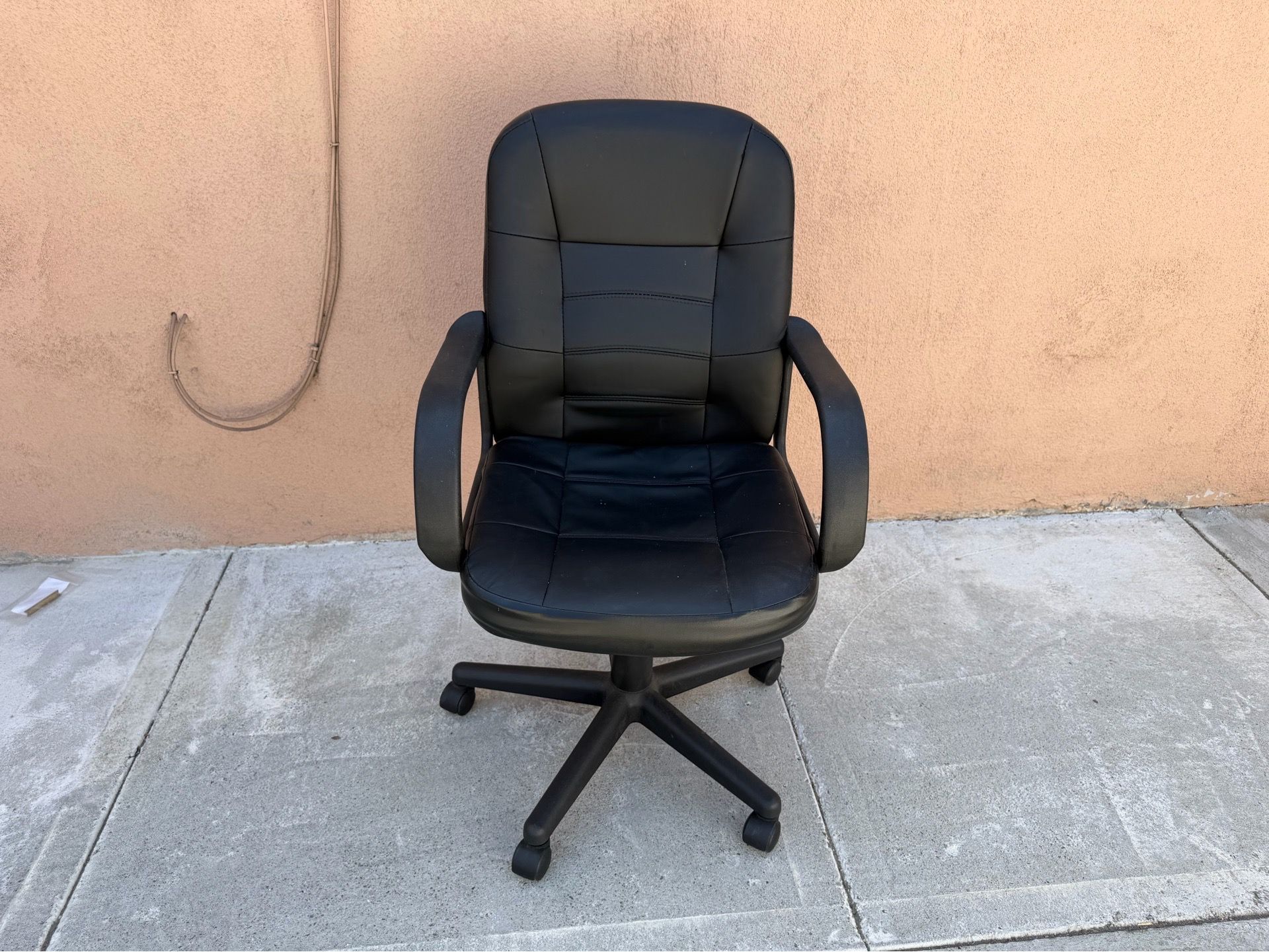 Office chair in excellent condition