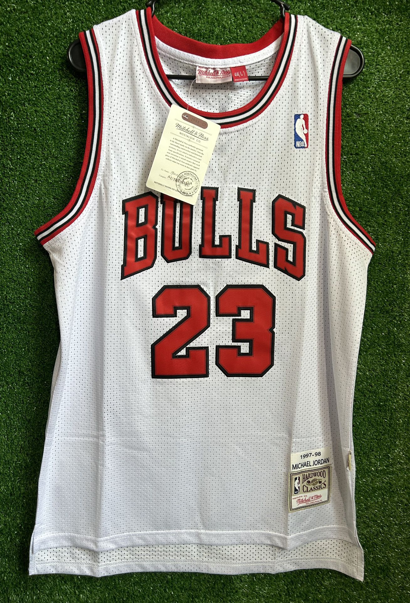 MICHAEL JORDAN CHICAGO BULLS MITCHELL & NESS JERSEY BRAND NEW WITH TAGS SIZES LARGE AND XL AVAILABLE