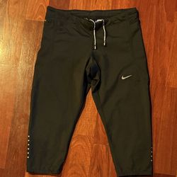Nike Cropped Leggings - Women’s Black Leggings 