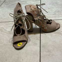 High Heel Brown Floral Size 9 Woman 15.00 