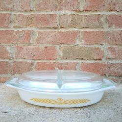 Vintage Pyrex Royal Wheat 1 1/2 Quart Oval Covered Casserole Dish 