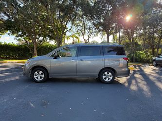2016 Nissan Quest Minivan – Gray