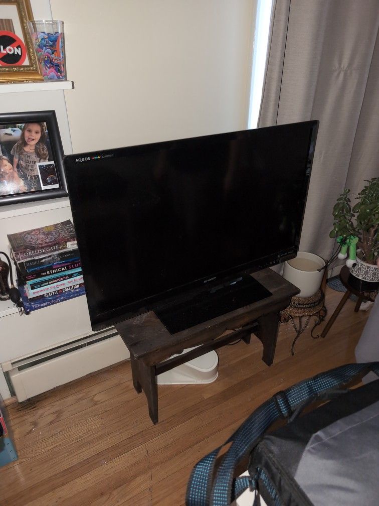Sharp LED 1080p 40" TV