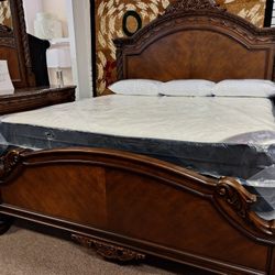 King Bed Dresser, Mirror And Chest 