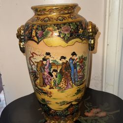  hand-painted Japanese Satsuma vase