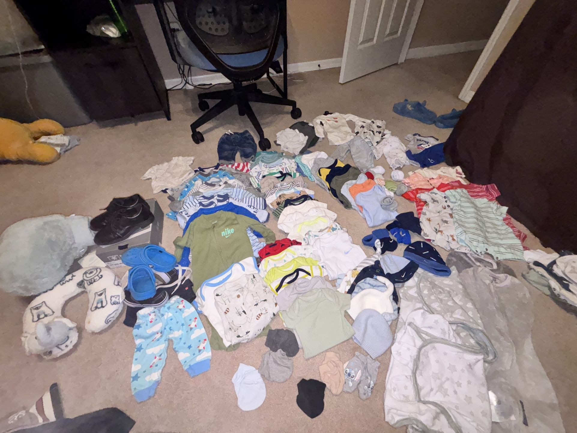 Baby clothes/items