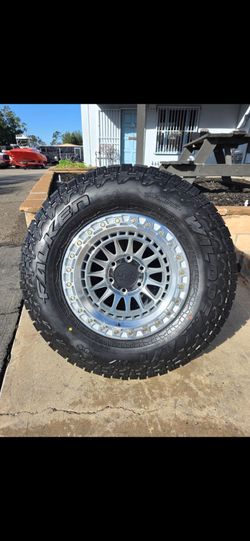 17" LOCK Mojave rims w/ 33" Falken Wildpeak AT4W tires